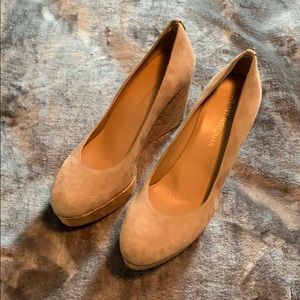 Brand NEW Stuart Weintzman tan suede wedges